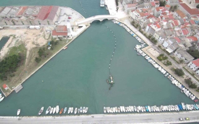 Sanacija obalnih zidova i postavljanje pontona u luci Pag
